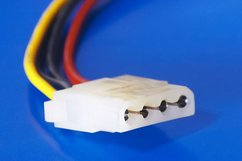 1280px-Molex_female_connector.jpg